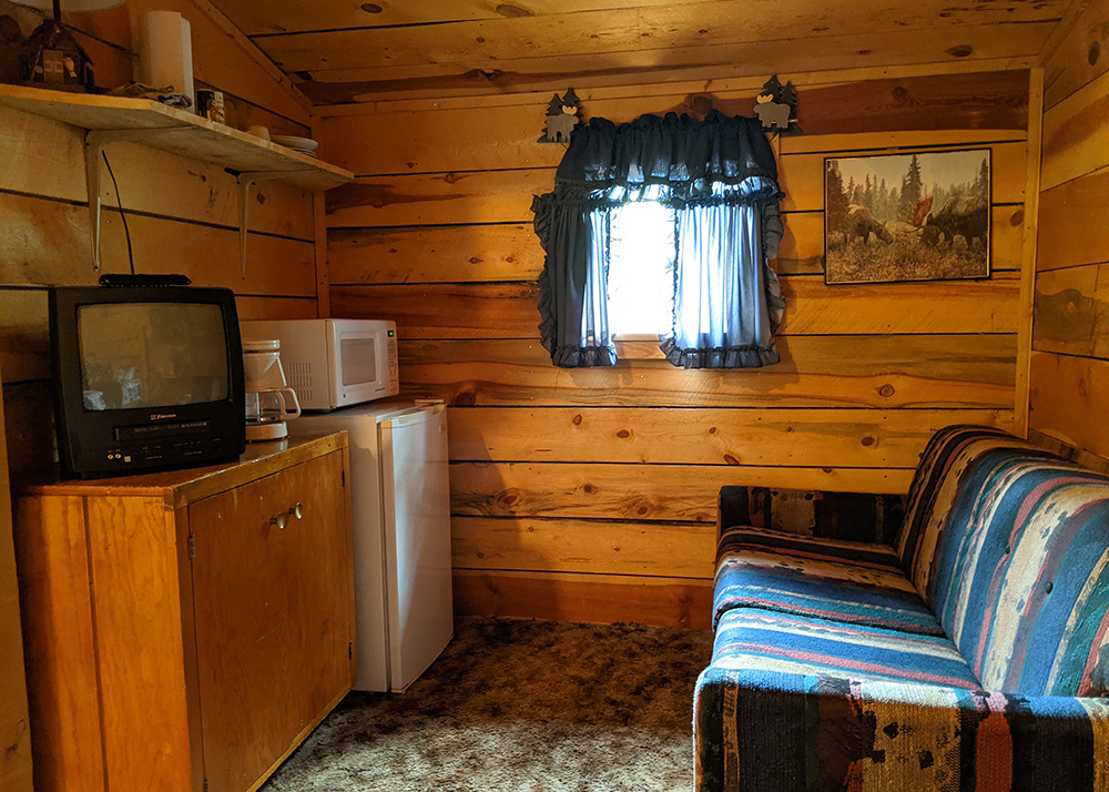 san-isabel-lodging-cabin-4-living-area