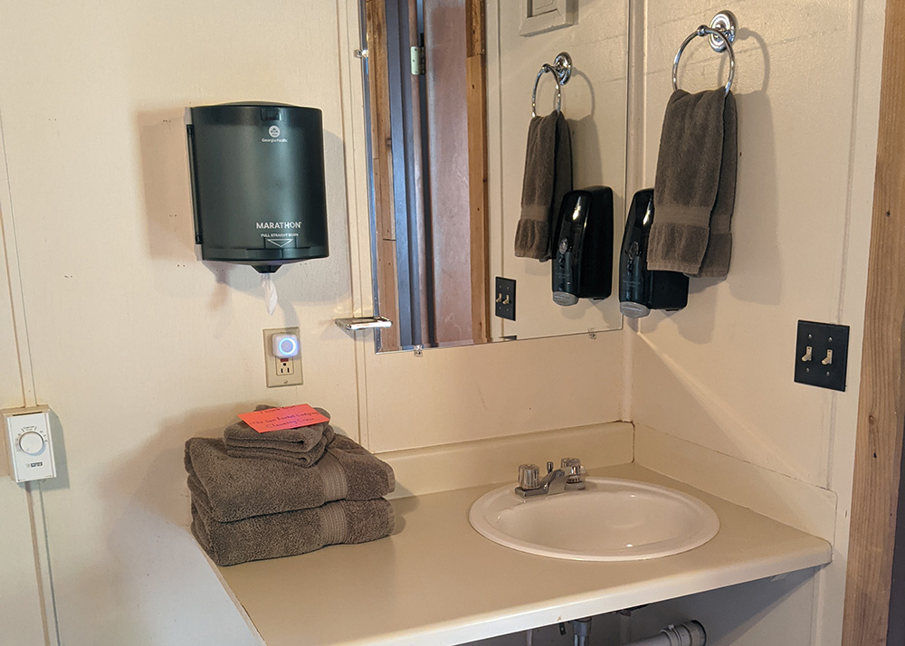 san-isabel-lodging-cabin-5-bathroom-2