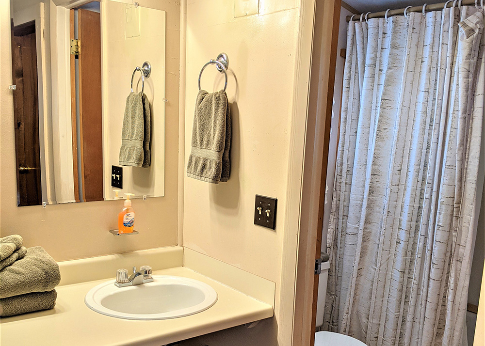 san-isabel-lodging-cabin-7-bathroom